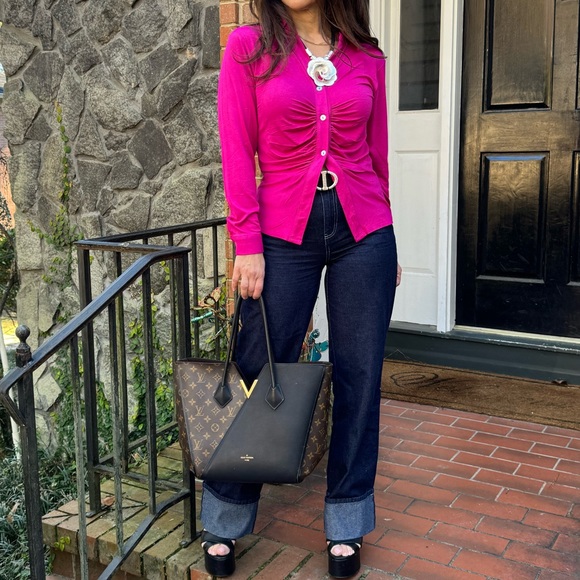 36 Chic Button Down Shirt With Ruched Detail - Picture 7 of 10